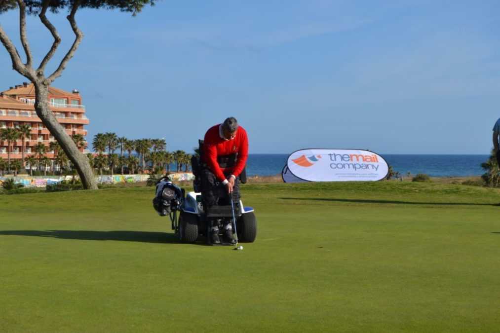Sitges ha acollit el primer torneig de golf en cadira de rodes