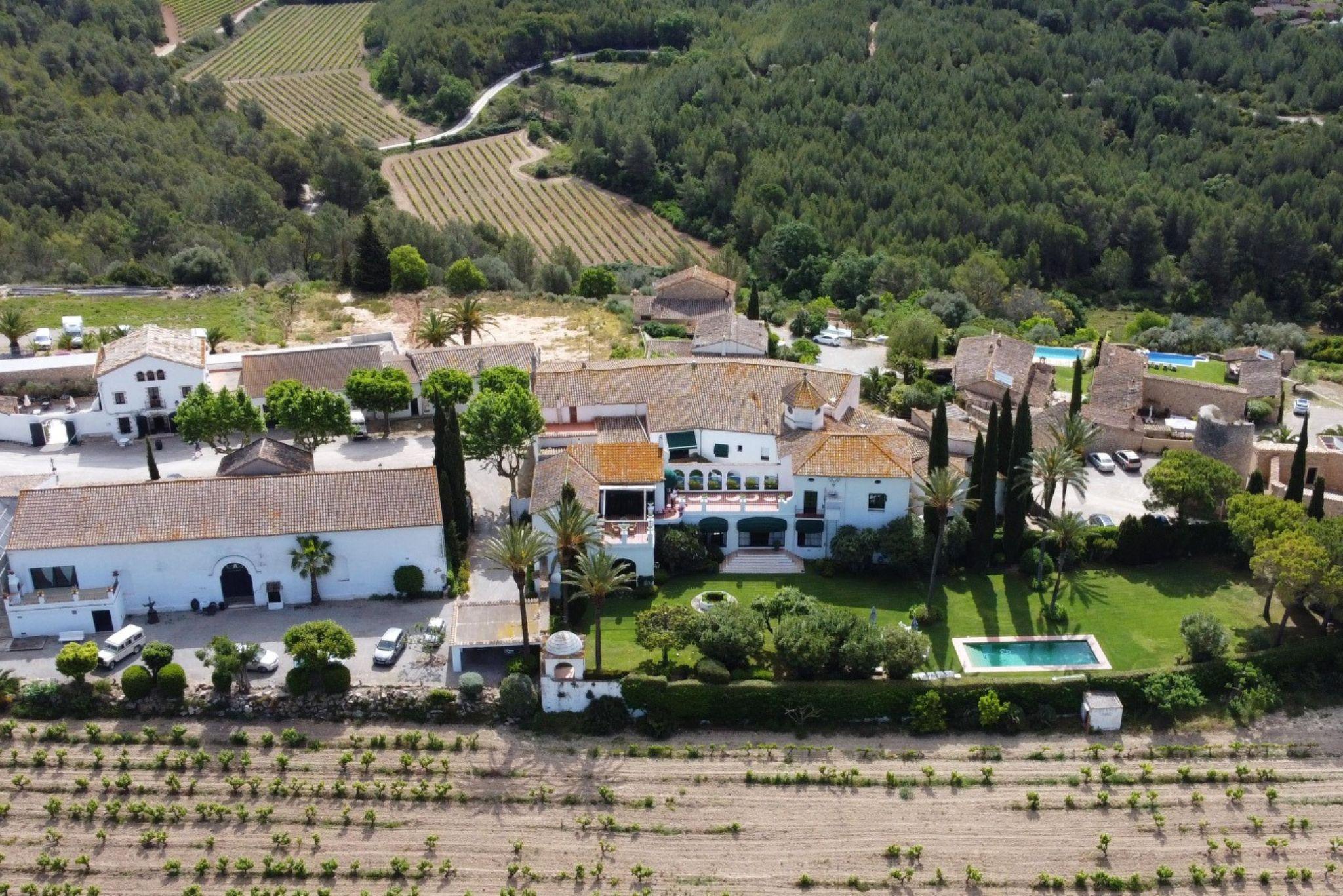 Wine village enoturisme finca viladellops poble vitivinícola on fer enoturisme a catalunya