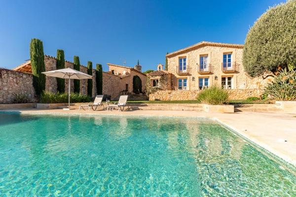 Pool from the Bed and Breakfast Casa de Piedra in Finca Viladellops near Barcelona and Sitges