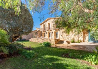 Casa de Piedra, the Bed and Breakfast in Finca Viladellops near Barcelona and Sitges